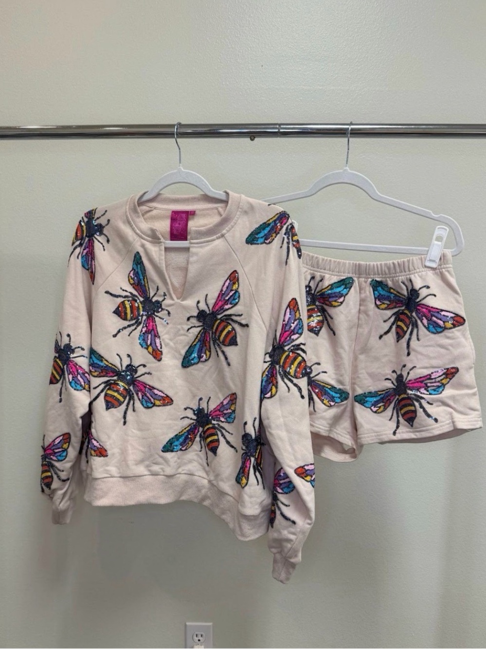 QUEEN OF SPARKLES Cream Pink Bee-Print Sweatshirt & Shorts Set